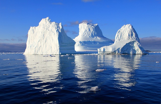 Iceland vs Greenland